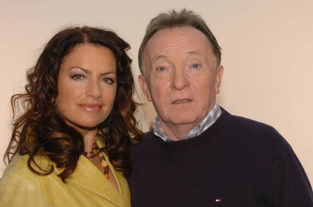 Christine Neubauer mit Peter Sodann 01 06 her Presse-Fototermin am 10.01.2006 in Hamburg zur ARD-Produktion Die Frau des Heimkehrers Mann Schauspieler Schauspiel Frau Schauspielerin Film TV Fernsehen quer Portraits halb
