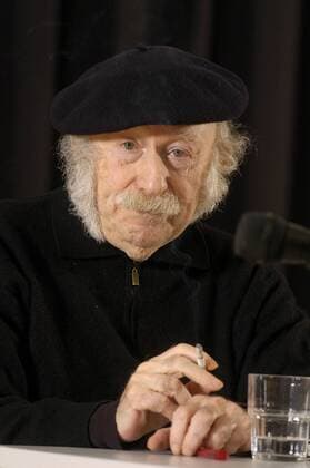 Edgar Hilsenrath (Autor) 02 08 thg Edgar Hilsenrath am 07. Februar 2008 am Rande einer Lesung in Bielefeld Deutschland deutsch Deutscher Schriftsteller Mann Literatur german author writer Bart bärtig Schnäuzer Oberlippenbart Backenbart Koteletten grauhaarig Mütze Hut Zigarette Glas Wasser Wasserglas hoch halb Portrait sitzend neutral exklusiv Lesung im Gymnasium Brackwede