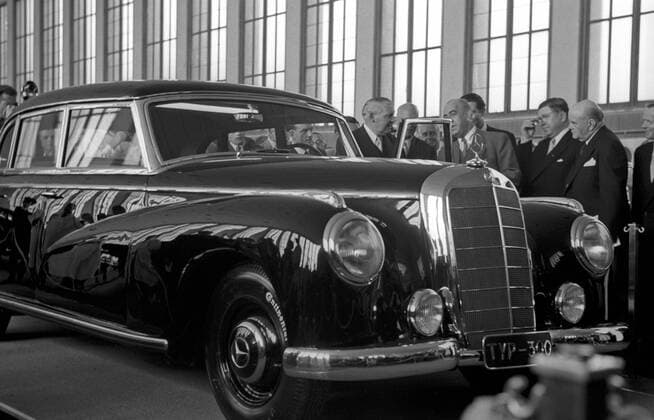 Internationaler Autosalon am Funkturm in Berlin, 06.-16. Sept. 1951 Ludwig Erhard, Ernst Reuter