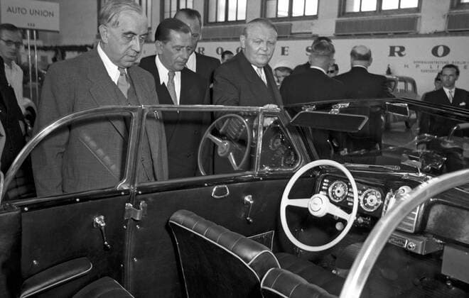 Internationaler Autosalon am Funkturm in Berlin, 06.-16. Sept. 1951 Ernst Reuter, Ludwig Erhard