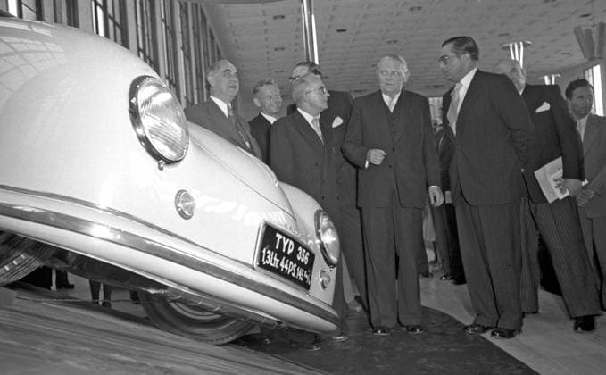 Internationaler Autosalon am Funkturm in Berlin, 06.-16. Sept. 1951 Ernst Reuter, Ludwig Erhard