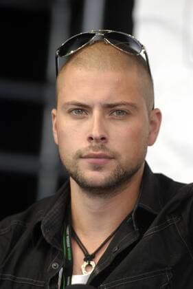 Felix von Jascheroff (Schauspieler) 06 09 thg Felix von Jascheroff am 08. Juni 2009 während der Gerry-Weber-Open in Halle Westfalen Deutschland deutsch Deutscher Gesang Sänger Schauspiel Film TV Fernsehen GZSZ german singer actor leger Sonnenbrille Schmuck hoch Portrait neutral