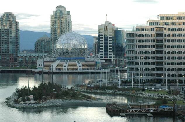 Science World in Vancouver, Kanada 01 10 mapo TELUS World of Science in Vancouver, Kanada im Januar 2010 Feature Symbol Reise Urlaub Nordamerika kanadisch Kunst Ausstellungshalle Stadt Innenstadt City Omnimax Kino Museum Kuppel Expo 1986 86 quer draußen