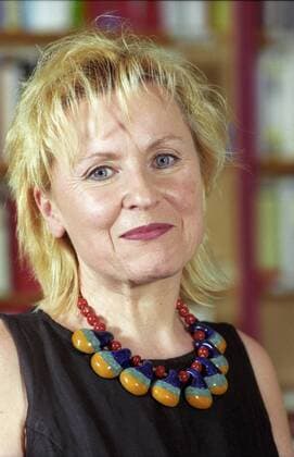 Bascha Mika (Autorin) 05 98 af Bascha Mika im Mai 1998 Deutschland deutsch Deutsche Frau Literatur Schriftstellerin Publizistin JOurnalistin Journalismus german author writer journalist journalism hoch Portrait lächelnd exklusiv