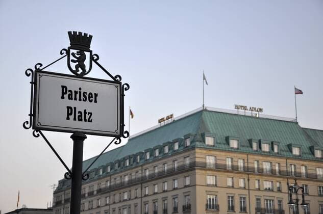 Hotel Adlon am Pariser Platz, Hotel, Adlon, Hotel Adlon, Schild, Pariser Platz