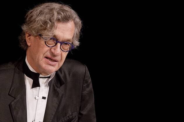Wim Wenders, 75. Geburtstag am 14. August Laudator Wim Wenders bei der Festveranstaltung zur Verleihung des Dresden - Preises an den US-amerikanischen Dokumentarfotografen, Kriegsberichterstatter und Fotojournalisten James Nachtwey am 11.02.2012 in der Semperoper Dresden, Kultur, Fotografie;