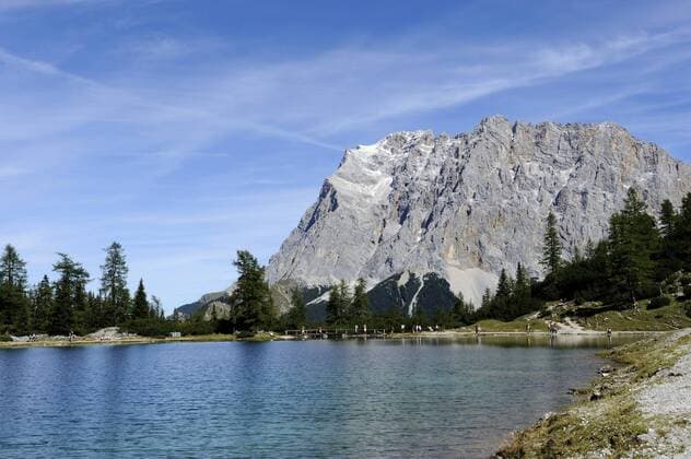  Blick über den Seebensee zur Zugspitze, Ehrwald, Tirol, Österreich, Europa, ÖffentlicherGrund ibxhli02165083
