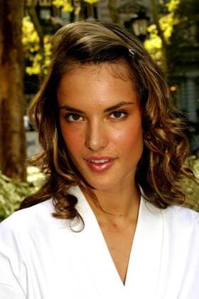 New York, New York, U.S. - I9118BT.OLYMPUS FASHION WEEK: .ROSA-CHA SPRING 2005-CELEBS..BRYANT PARK,NEW YORK New York. .9 10 2004. 2004.ALESSANDRA AMBROSIO New York U.S.  - ZUMAta1