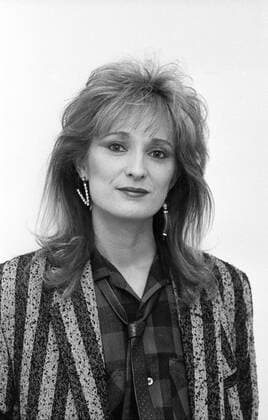Veronika Fischer (Sängerin) 05 85 scha Fred Bertelmann am 3. Mai 1985 am Rande von WWF-Club WDR ARD Deutschland deutsch Deutsche Frau Gesang Musik DDR german singer female hoch halb Portrait stehend lächelnd sprechend sw