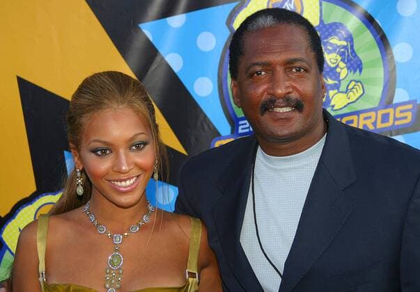 May 31, 2003 - Hollywood, California, U.S. - I7579CHW.2003 MTV MOVIE AWARDS.SHRINE AUDITORIUM, LOS ANGELES, CA.05 31 2003. 2003.BEYONCE KNOWLES AND HER FATHER Hollywood U.S.  - ZUMAw87