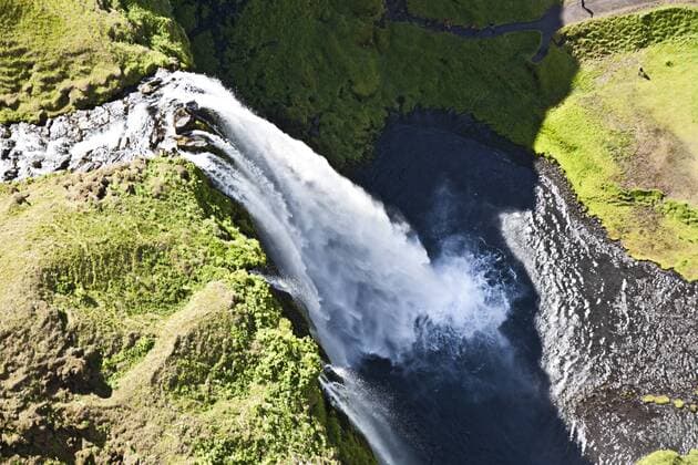  Luftaufnahme, Wasserfall Seljalandsfoss am Rande des Hochlandes von Island, Europa iblmpw02172339