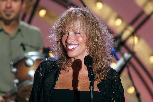 July 21, 2005 - New York, New York, U.S. - CARLY SIMON PERFORMING ON CBS THE EARLY SHOW AT CBS STUDIOS IN NEW YORK New York ON O7-20-2005. 2005..K44186HMC New York U.S.  - ZUMAmg1