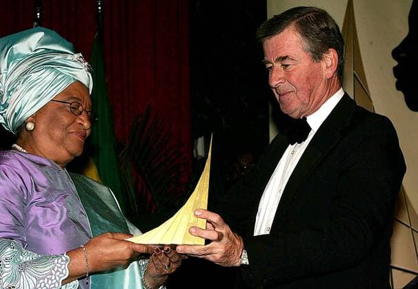 Apr. 10, 2001 - New York, New York, U.S. - H.E. ELLEN JOHNSON SIRLEAF, PRESIDENT OF THE REPUBLIC OF LIBERIA IS AWARDED THE AFRICA PRIZE FOR LEADERSHIP FOR THE SUSTAINABLE END OF HUNGER, GIVEN BY THE HUNGER PROJECT.NEW YORK HILTON HOTEL 10-21-2006. 2006.H.E. ELLEN JOHNSON SIRLEAF AND PETER G. BOURNE.K50372RM New York U.S.  - ZUMAmk1