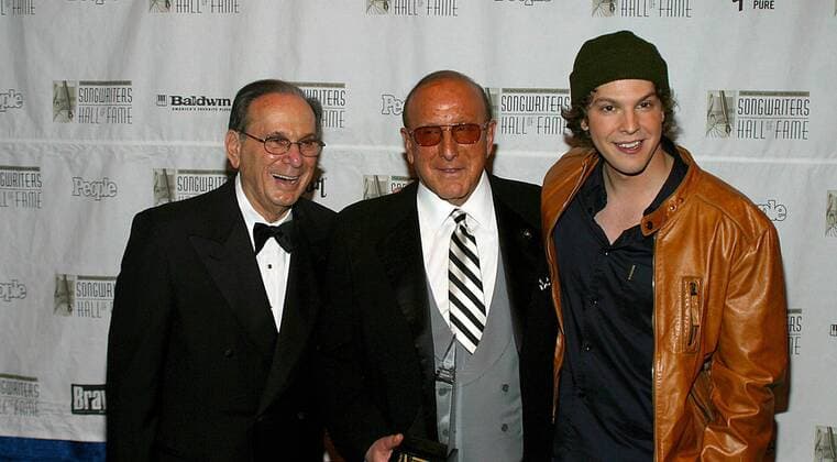 June 12, 2003 - New York, New York, U.S. - K31158RM SD0612.SONGWRITER S HALL OF FAME .ANNUAL INDUCTION AND DINNER..MARRIOTT MARQUIS HOTEL, NEW YORK New York.. 2003.CLIVE DAVIS WITH GAVIN DEGRAW New York U.S.  - ZUMAmk1