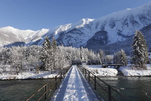  Brücke über Traun zwischen Bad Ischl und Ebensee, Mittagskogel, Salzkammergut, Oberösterreich, Österreich, Europa, ÖffentlicherGrund ibxman02200114