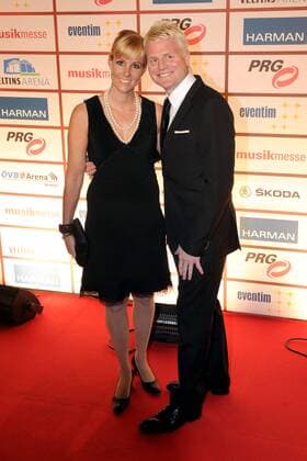 PRG LEA AWARD 2012. Fernsehmoderator Guido Cantz ( GER ). Fernsehmoderator Guido Cantz ( GER ) mit seiner Ehefrau Kerstin auf dem Roten Teppich zur Festgala des Live Entertainment Award am 20.03.2012 in der Festhalle Frankfurt Main.