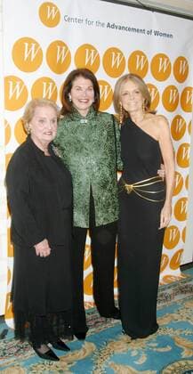 Berühmte Feministinnen, Gloria Steinem Sept. 7, 2005 - New York, New York, U.S. - K44857JBU.THE CENTER FOR THE ADVANCEMENT OF WOMEN CELEBRATES ITS 10TH ANNIVERSARY AT THE WALDORF ASTORIA IN NEW YORK New York.9-7-2005. - 2005.MADELEINE ALBRIGHT , SHERRY LANSING AND GLORIA STEINEM New York U.S.  - ZUMAbu2