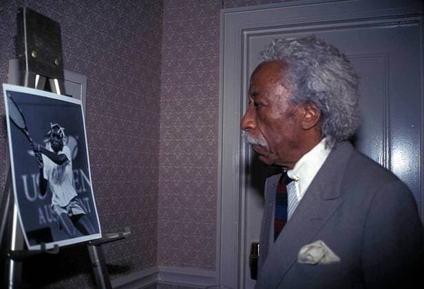 New York, New York, U.S. - GORDON PARKS.11TH ANNUAL NEW YORK ASSOCIATION OF BLACK JOURNALISTS AWARDS DINNER IN NEW YORK New York .K10763ML.12-05-1997. New York U.S.  - ZUMAle1