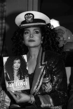 New York, New York, U.S. - PRESS CONFERENCE OF LATOYA JACKSON SIGNED A 10 MILLION DLLOAR BOOK DEAL WITH PUBLISHER MORIMASA OKAWA TO PUBLISH HER AUTOBIOGRAPHY LATOYA , GROWING UP IN THE JACKSON FAMILY IN JAPAN AT WALDORF ASTORIA HOTEL , NEW YORK New York 05-02-1991. - LATOYA JACKSON New York U.S.  - ZUMAbu2