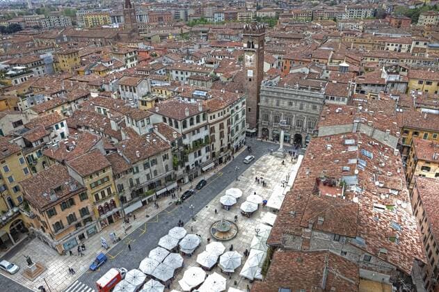 Piazza Erbe, Verona, Veneto, Italien