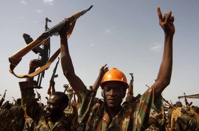 (120423) -- KHARTOUM, April 23, 2012 (Xinhua) -- Sudanese soldiers celebrate their victory at the Heglig oil field in Sudan, April 23, 2012. Border clashes between the two neighbors have been ongoing since South Sudan won independence in July 2011, and the South seized Sudan s most important oil field in Heglig on April 10 and occupied it for ten days, sparking strong international condemnation. On April 20 the Sudanese army announced the liberation of Heglig, which includes Sudan s biggest oil fields, after bloody battles with South Sudan army. (Xinhua Mohammed Babiker) SUDAN-CONFLICT-HEGLIG-SOUTH SUDAN 