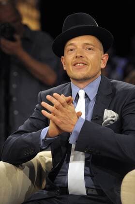 3nach9 DEU, Bremen, Weserhaus, 3nach9, Talkshow, Radio Bremen, 04.05.2012, im Bild: Jan Delay - Musiker Als Hip-Hop-, Reggae-, Soul- und Funk-Musiker hat Jan Delay eine immer groesser werdende Fangemeinde. Er arbeitete mit Udo Lindenberg zusammen und trat 2011 beim Eurovision Song Contest auf.