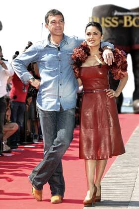 Antonio Banderas, Salma Hayek 64. Internationale Filmfestspiele von Cannes 2011 Festival de Cannes 2011 64th Annual Cannes Film Festival, Tag 1 - Photocall zu Puss in Boots Foto:xD.xBedrosianx xFuturexImage