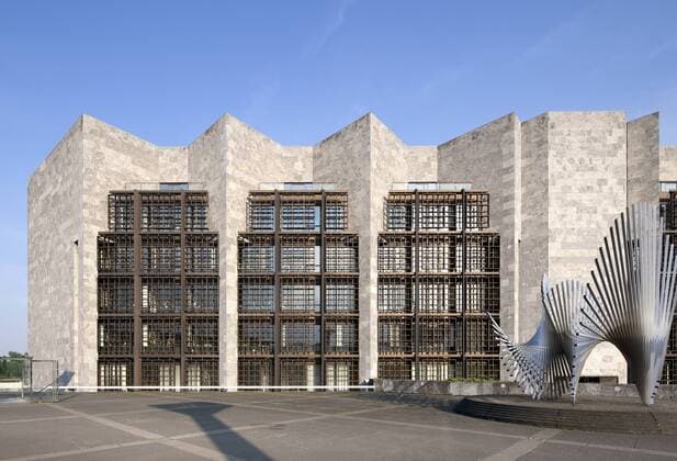 Architektur von Arne Jacobsen Rathaus, Stadtverwaltung, Architekt Arne Jacobsen, Mainz, Rheinland-Pfalz, Deutschland, Europa, ÖffentlicherGrund iblrbb02241043