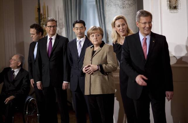 Deutschland, Berlin, Schloss Bellevue, Neujahrsempfang von Bundespräsident Christian Wulff für die Repräsentanten des öffentlichen Lebens sowie für Bürgerinnen und Bürger aus allen Bundesländern, Wolfgang Schäuble, Hans-Peter Friedrich, Guido Westerwelle, Philipp Rösler, Angela Merkel, Bettina Wulff, Christian Wulff, 12.01.2012