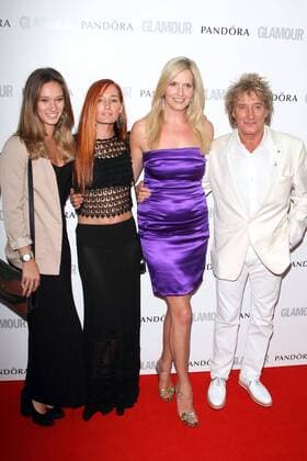 Rod Stewart mit seiner Ehefrau Penny Lancaster und seinen Töchtern Renee Stewart und Ruby Stewart bei der Verleihung der Glamour Women of the Year Awards 2012 am 29.05.2012 in London Glamour Women of the Year Awards 2012 