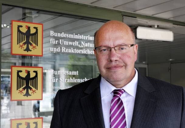 Deutschland, Bonn, 30.05.2012 Peter ALTMAIER, Bundesumweltminister nach seiner Pressekonferenz zum Dienstsitz Bonn Germany, Bonn, 30.05.2012 Peter ALTMAIER, Federal Environment Minister after his press conference on the Bonn Office PETER ALTMAIER PETER ALTMAIER