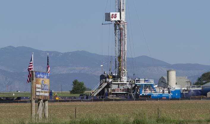 An oil rig stands on farmland that grows barley for Coors Brewery at the Niobrara oil shale formation in Weld County, North eastern Colorado on May 30, 2012. Gas and oil companies are using large amounts of water to obtain shale oil and gas in a process called hydraulic fracturing or fracking.  DEN2012053010