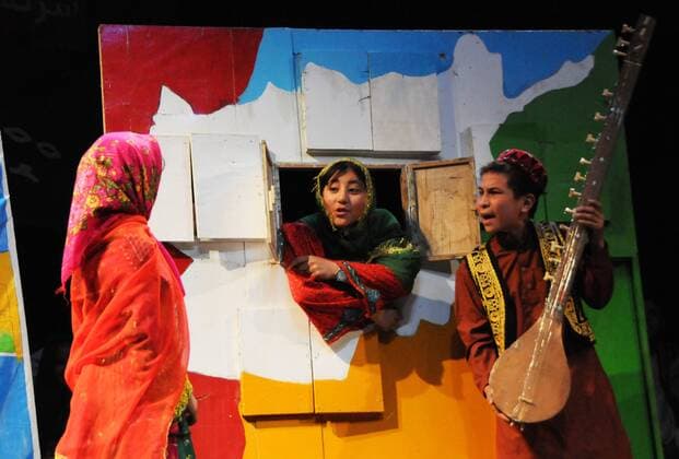 (120618) -- KABUL, June 18, 2012 (Xinhua) -- Afghan children from Mobile Mini Circus for Children (MMCC) take part in a performance in Kabul, Afghanistan on June 18, 2012. War-weary Afghan children deprived of a happy childhood by a protracted war, on Monday got a rare chance to amuse themselves and laughed to their heart s content, watching juggling, tumbling, aerial acts as well as music performance in Kabul. (Xinhua Ahmad Massoud) (zw) AFGHANISTAN-KABUL-CHILDREN-PERFORMANCE 