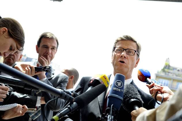 Aussenminister Guido Westerwelle während des Syrien Krisentreffens in Paris NEWS : 3eme Reunion Amis du peuple Syrien - Paris - 06 07 2012 GerardRoussel PANORAMIC 