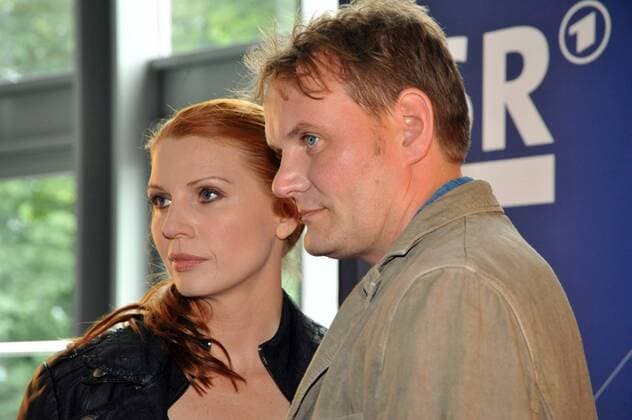 Pressetermin zu den neuen Tatort-Sendungen Melinda und Ende der Straße am Freitag (13.07.2012) am Winterbergklinikum in Saarbrücken. Im Bild: Elisabeth Brück (Kriminalhauptkommissarin Lisa Marx) und Devid Striesow (Kriminalhauptkommissar Jens Stellbrink).