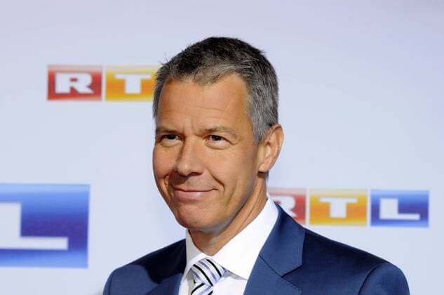 RTL-Chefredakteur und Moderator Peter Klöppel posiert am 16.08.2012 beim RTL-Programmscreening 2012 vor der Fotowand in Köln. Der Fernsehsender stellt bei der Veranstaltung die Programmhöhepunkte für die Spielzeit 2012 13 vor.