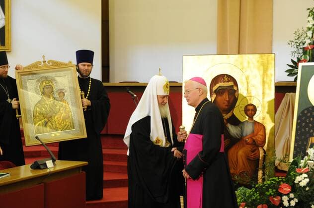 Patriarch Kirill , leader of the Russian Orthodox Church shake hands with archbishop Jozef Michalik during his 4-day official visit to Poland on Aug. 16, 2012 EN_01045883_0260 
