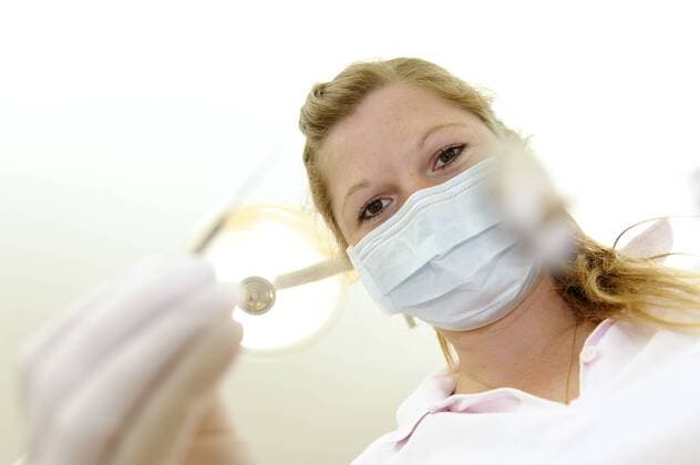  Zahnärztin, Zahnhygiene, Zahnvorsorge, Zahnarztbehandlung, Zahnarztbesuch ibldwb02341776