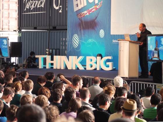 IMAGO History, 250 Jahre USA, Digitales Zeitalter: Entwicklung des Internets und Aufstieg von Silicon Valley 2012.08.25 Bln.- Sir Tim BERNERS-LEE, 57, Prof. Dr., Begründer des World Wide Web, heute Chef des W3C ( World Wide Web Consortium ); der Brite lehrt Informatik und Physik am Massachusetts Institute of Technology ( MIT ) und im heimatlichen Southampton; der begnadete Rhetoriker wurde 2004 von Queen Elizabeth II. zum Ritter geschlagen Sir Tim BERNERS-LEE Begründer des www