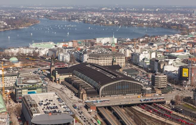 Innenstadt von Hamburg, Blick Rtg. Aussenalster, im Vordergrund der Hamburger Hauptbahnhof (Luftaufnahme, aufgenommen vom HighFlyer Fesselballon)