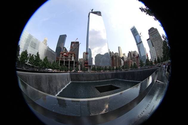 Architektur von Fumihiko Maki National September 11 Memorial and Museum - Four World Trade Center Sightseeing Manhattan - am Mahnmal für die Opfer der Terroranschläge am 11. September 2001 und der früheren Bombenanschläge von 1993 auf das World Trade Center, New York Foto:xT.xSkupinx xFuturexImage