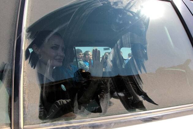 (120911) -- MAFRAQ, Sept. 11, 2012 (Xinhua) -- Actress Angelina Jolie, UN refugee agency s special envoy, waves to the crowd as she arrived at Al Zaatri refugee camp in the Jordanian city of Mafraq, near the border with Syria, Sept. 11, 2012. The refugee camp is hosting Syrian refugees displaced by the conflict. (Xinhua Mohammad Abu Ghosh) (zyw) JORDAN-MAFRAQ-ANGELINA JOLIE-VISIT 
