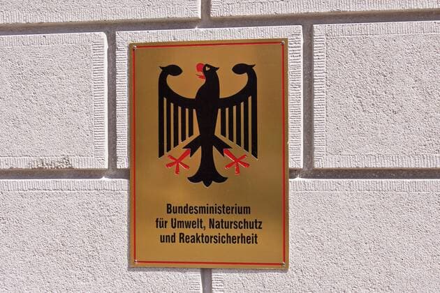 Schild, Bundesministerium für Umwelt, Naturschutz und Reaktorsicherheit, Berlin, Deutschland, Europa iblasm02335382