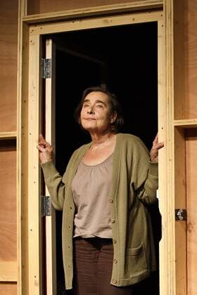 drama-berlin.de 02.10.2012 Deutsches Theater Berlin ANTWORT AUS DER STILLE (nach der Erzaehlung von Max Frisch), Regie: Frank Abt, Buehne: Anne Ehrlich, Kostueme: Ilka Meier, Koproduktion mit den Ruhrfestspielen Recklinghausen, Premiere in Berlin am 05.10.2012 in der Box. Szene mit Gabriele Heinz (als Barbara). Deutsches Theater Berlin AN ANSWER FROM THE SILENCE based on the novel by Max Frisch, directed by Frank Abt, stage design Anne Ehrlich, costumes design Ilka Meier, co-production with Ruhrfestspiele Recklinghausen, opening in Berlin October 05, 2012 at DT s Box. Scene with Gabriele Heinz (as Barbara). ©xBraun drama-berlin.de