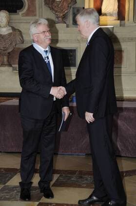 Muenchen 10.10.12 Staatskanzlei Bayerischer Verdienstorden Verleihung Martin Zeil Preistraeger Horst Seehofer
