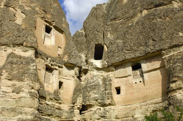  Taubenschlag in einem ausgehöhlten Tuffsteinkegel, Göreme, Kappadokien, Türkei ibxgva02345875
