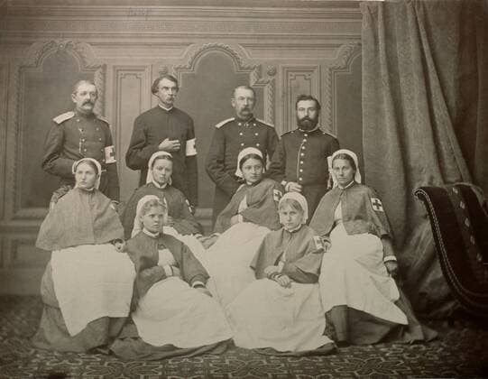 Early 20 c. Russia, Russian Empire. World War I. From the set of pictures HOSPITAL TRAIN. Reproduction. In the picture: medical officers and nurses. VadimxNekrasov  !AUFNAHMEDATUM GESCHÄTZT!