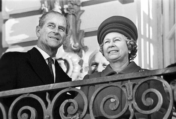 Pushkin. Russia. Queen Elizabeth II and Prince Philip, Duke of Edinburgh, on the porch of the Catherine Palace. Photo ITAR-TASS Ivan Kurtov  Aufmacher 20277509