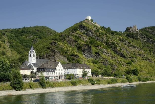  Klosteranlage Kamp-Bornhofen und die Feindlichen Brüder , UNESCO-Weltkulturerbe Oberes Mittelrheintal, Rhein-Lahn-Kreis, Rheinland-Pfalz, Deutschland, Europa iblmid02358750