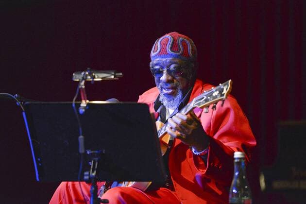 Solokonzert des James Blood Ulmer im Rahmen des 17. Salzburger Jazzhebstes 2012 in der Stiegl Brauwelt in Salzburg - Soulgitarrist James Blood Ulmer 2012 - Solokonzert des James Blood Ulmer im Rahmen des 17. Salzburger Jazzhebstes 2012 in der Stiegl Brauwelt in Salzburg - Soulgitarrist James Blood Ulmer